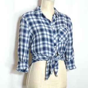 beachlunchlounge Long Sleeve Blue and White Plaid Button Down Shirt